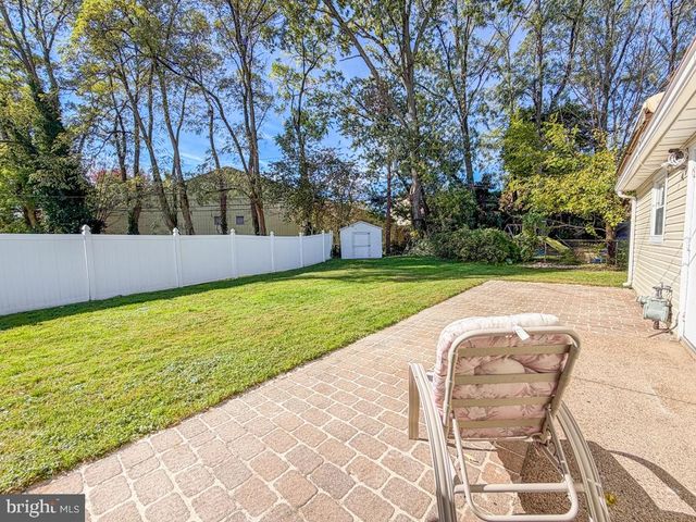 15 CARLISLE CIR, Morrisville, PA 19067