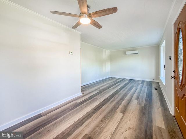 15 CARLISLE CIR, Morrisville, PA 19067