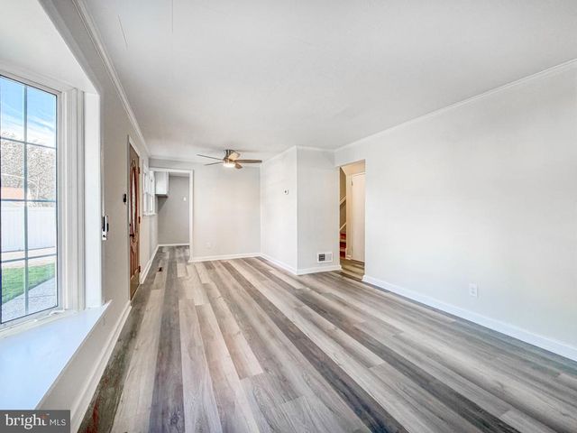 15 CARLISLE CIR, Morrisville, PA 19067