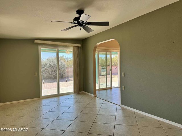 749 W Rio Moctezuma, Green Valley, AZ 85614