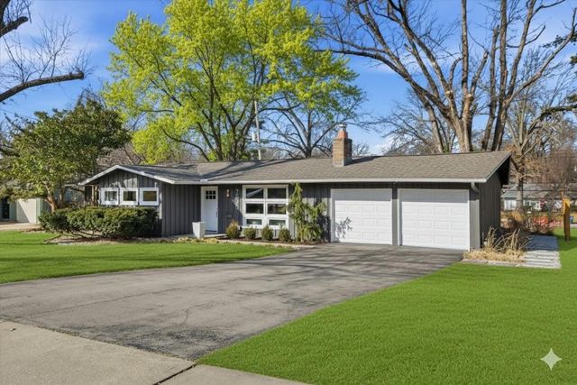 7520 Tomahawk Road, Prairie Village, KS 66208