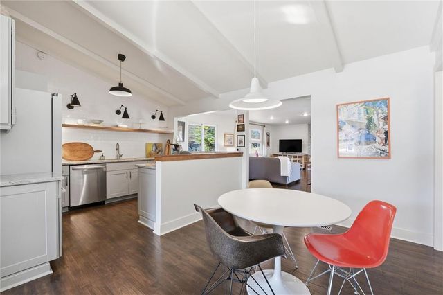 7520 Tomahawk Road, Prairie Village, KS 66208