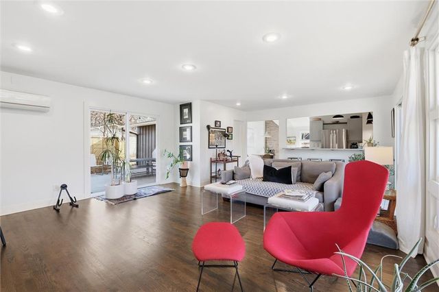 7520 Tomahawk Road, Prairie Village, KS 66208