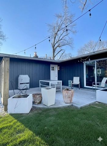7520 Tomahawk Road, Prairie Village, KS 66208