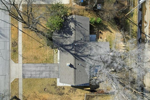 7520 Tomahawk Road, Prairie Village, KS 66208