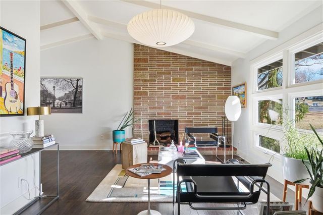 7520 Tomahawk Road, Prairie Village, KS 66208