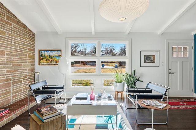 7520 Tomahawk Road, Prairie Village, KS 66208