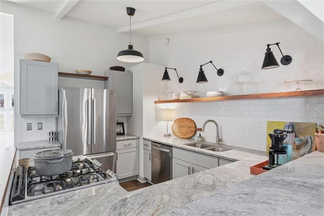 7520 Tomahawk Road, Prairie Village, KS 66208