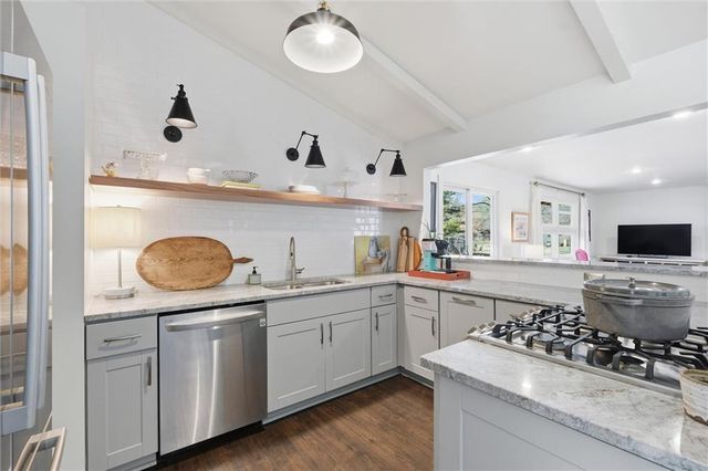 7520 Tomahawk Road, Prairie Village, KS 66208