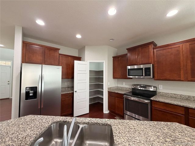 22517 E Layton Cir, Aurora, CO 80015