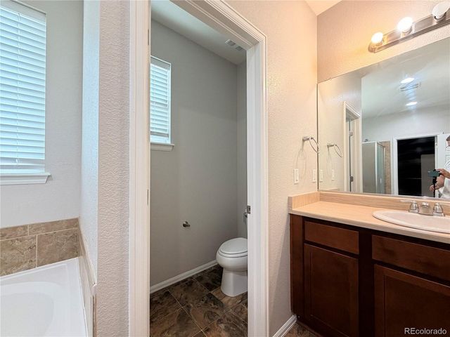 22517 E Layton Cir, Aurora, CO 80015