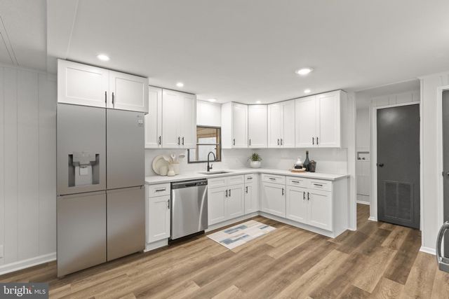 8287 PLEASANT VALLEY RD, Stewartstown, PA 17363