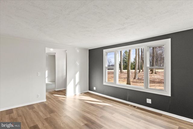 8287 PLEASANT VALLEY RD, Stewartstown, PA 17363