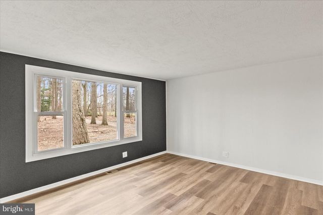 8287 PLEASANT VALLEY RD, Stewartstown, PA 17363