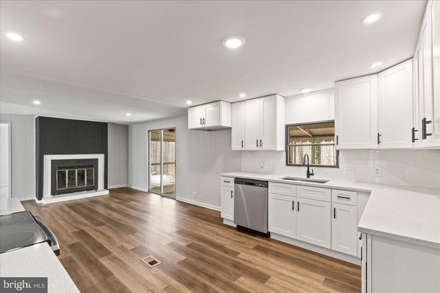 8287 PLEASANT VALLEY RD, Stewartstown, PA 17363