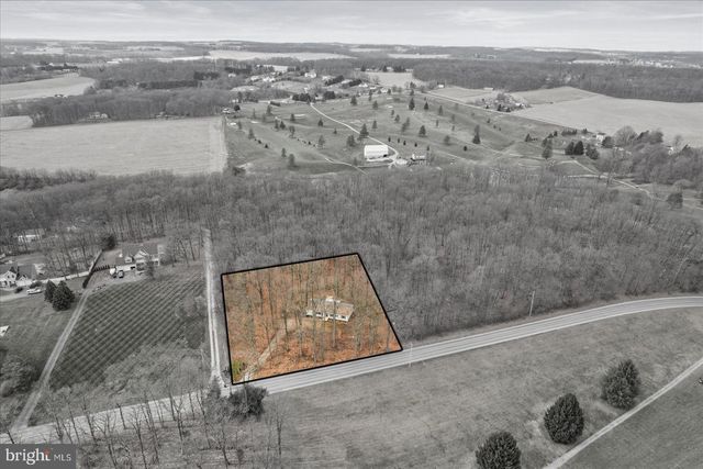 8287 PLEASANT VALLEY RD, Stewartstown, PA 17363