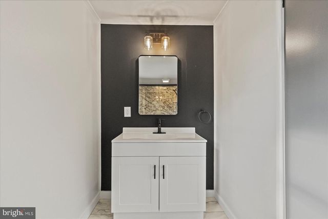 8287 PLEASANT VALLEY RD, Stewartstown, PA 17363