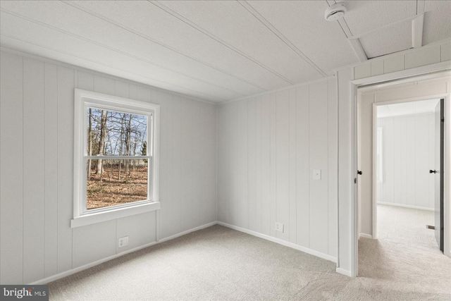 8287 PLEASANT VALLEY RD, Stewartstown, PA 17363