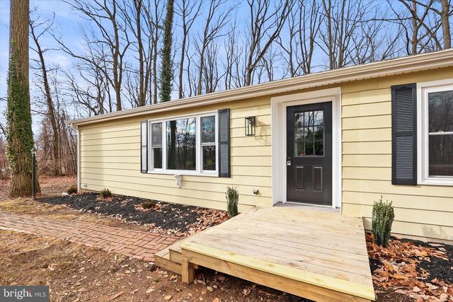 8287 PLEASANT VALLEY RD, Stewartstown, PA 17363