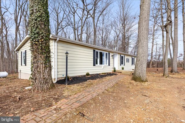 8287 PLEASANT VALLEY RD, Stewartstown, PA 17363