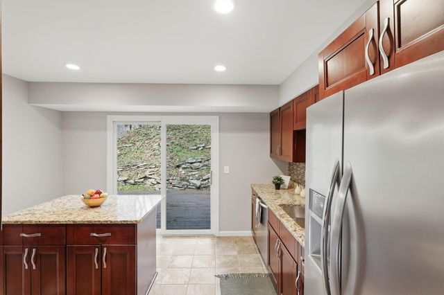 1325 Castle Court, Golden Valley, MN 55427