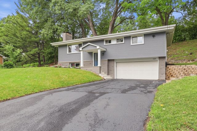 1325 Castle Court, Golden Valley, MN 55427