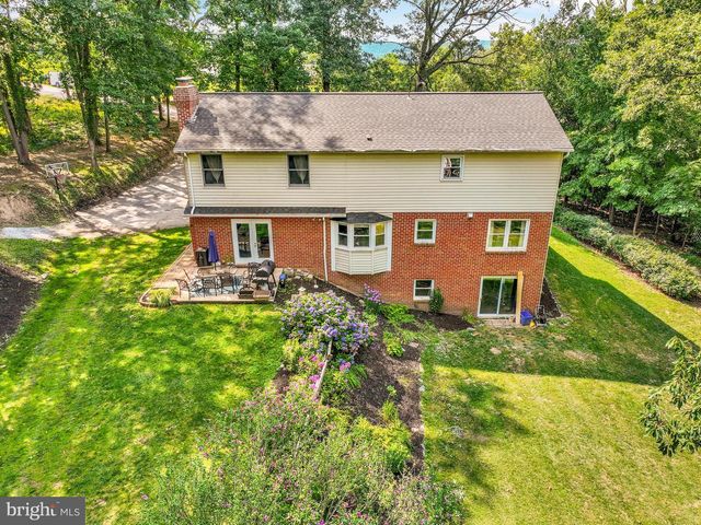 5032 BARKWOOD LN, York, PA 17406