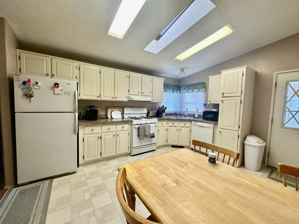 Image 10 of property listing at 1810 No Creek Court, Helena, MT 59602
