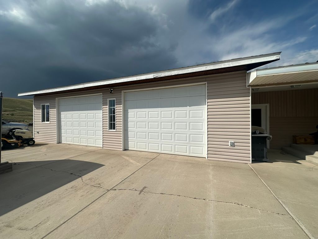 Image 4 of property listing at 1810 No Creek Court, Helena, MT 59602