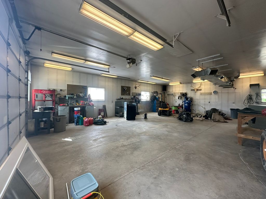 Image 5 of property listing at 1810 No Creek Court, Helena, MT 59602