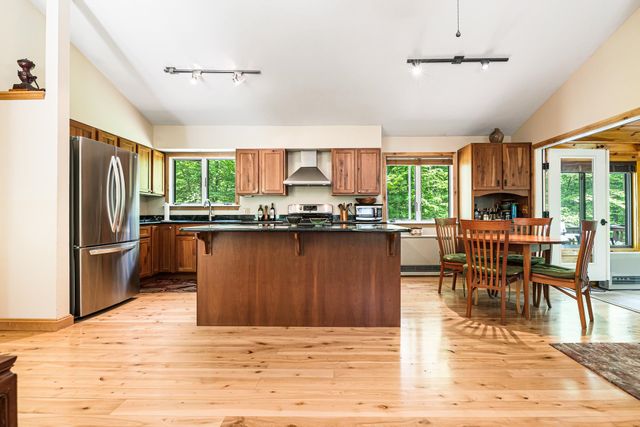 8 Sunset Walk, Enfield, NH 03748