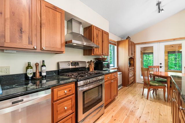 8 Sunset Walk, Enfield, NH 03748