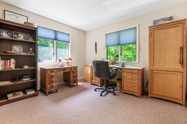 8 Sunset Walk, Enfield, NH 03748