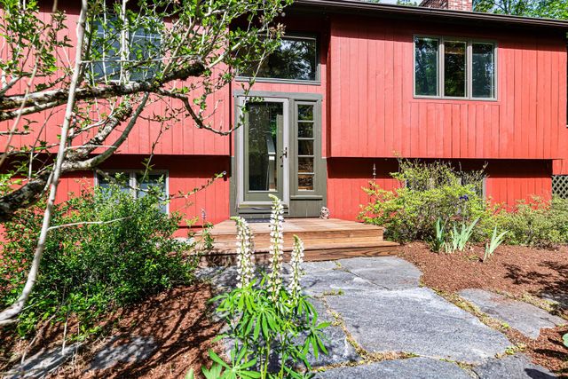 8 Sunset Walk, Enfield, NH 03748