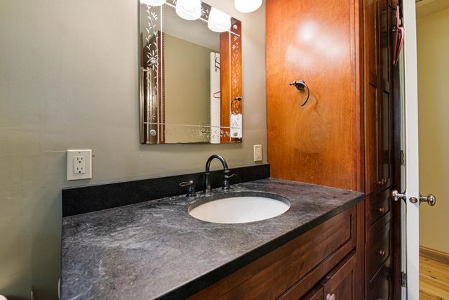 8 Sunset Walk, Enfield, NH 03748