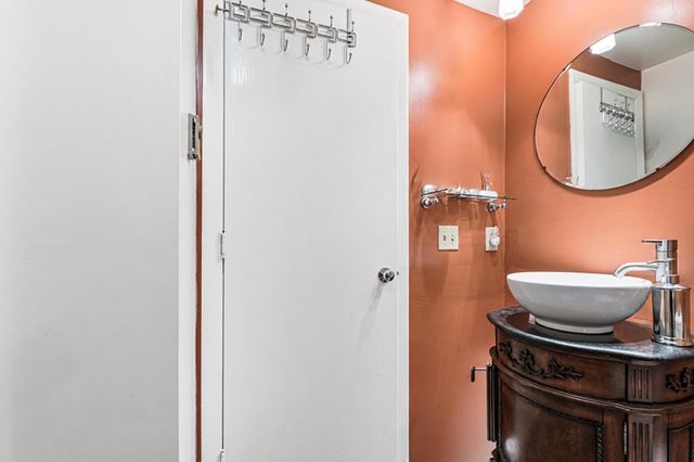 8 Sunset Walk, Enfield, NH 03748