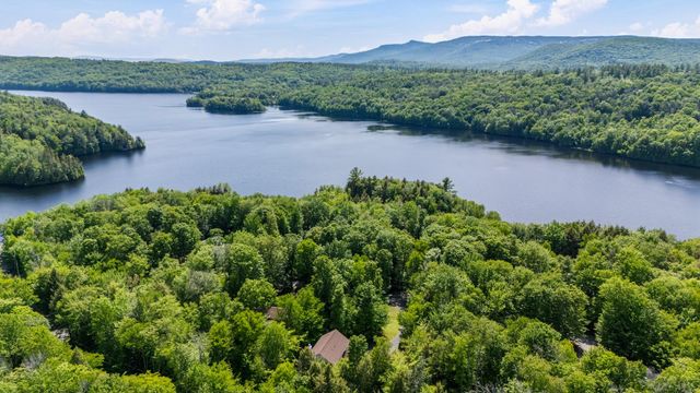 8 Sunset Walk, Enfield, NH 03748