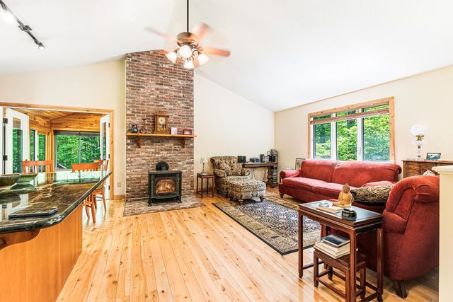 8 Sunset Walk, Enfield, NH 03748