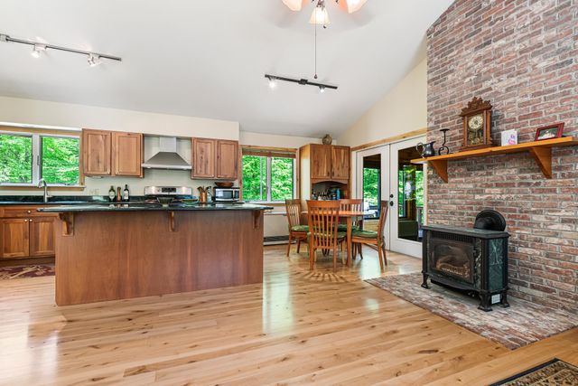 8 Sunset Walk, Enfield, NH 03748