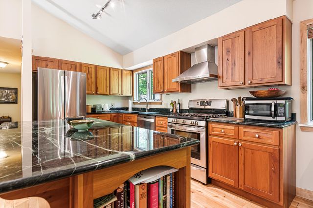 8 Sunset Walk, Enfield, NH 03748