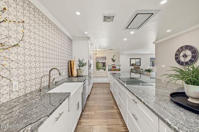 3230 E YUCCA Street, Phoenix, AZ 85028