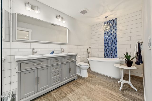 3230 E YUCCA Street, Phoenix, AZ 85028