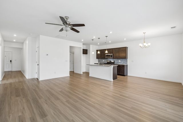 1853 Holdens Hollow, Columbia, TN 38401