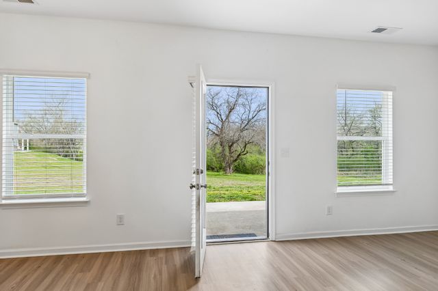 1853 Holdens Hollow, Columbia, TN 38401