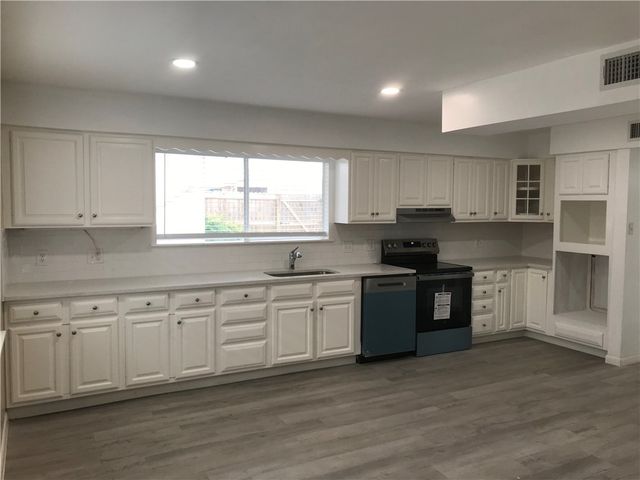 1226 Clarion Dr, Corpus Christi, TX 78412