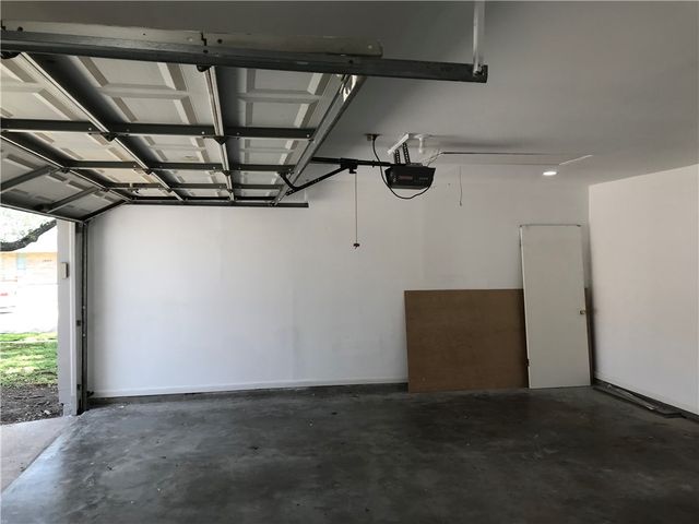 1226 Clarion Dr, Corpus Christi, TX 78412