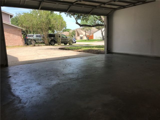 1226 Clarion Dr, Corpus Christi, TX 78412