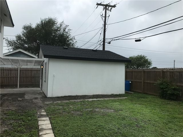 1226 Clarion Dr, Corpus Christi, TX 78412