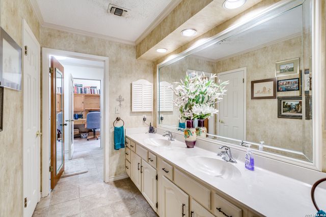 510 FAIRWAY DR, Kerrville, TX 78028