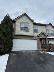 689 E WHISPERING OAKS Court 689, Palatine, IL 60074
